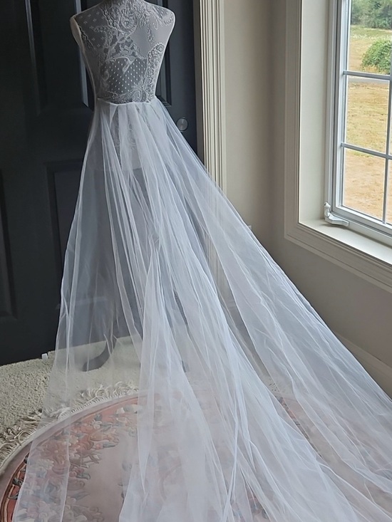 Dresses & Skirts - Ivory Detachable Tulle Overskirt - Make an offer!